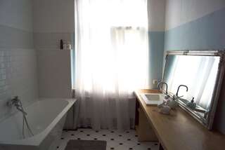 Загородные дома Nyx & Iris Zasa Двухместный номер с 2 отдельными кроватями и общей ванной комнатой-6